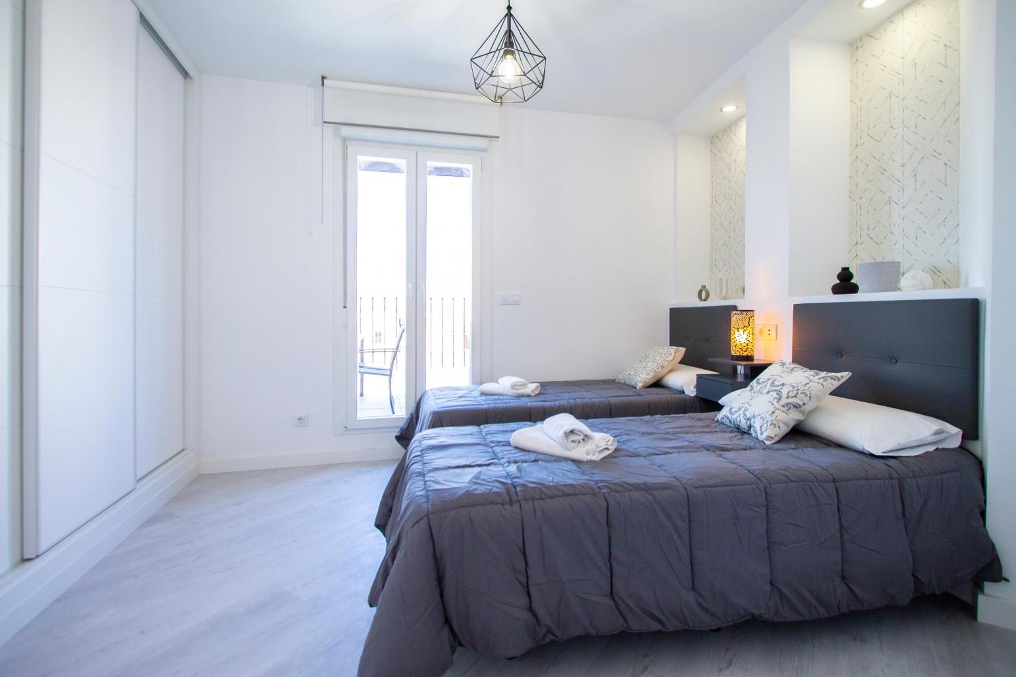 Apartamentos Cuatro Caminos Madrid Dış mekan fotoğraf
